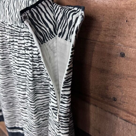 LOFT Ann Taylor Mini Skirt Zebra Print Black White Pleated Side Zipper Lined 6 - Picture 8 of 12